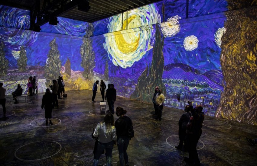 Festival Seni Immersive merayakan desain digital di Atelier des Lumières, Paris